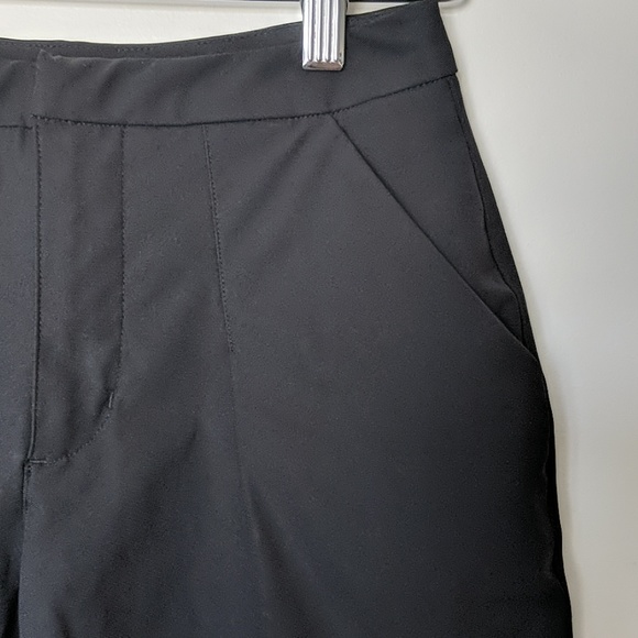 Lululemon black 'Long Story's shorts - Picture 2 of 5